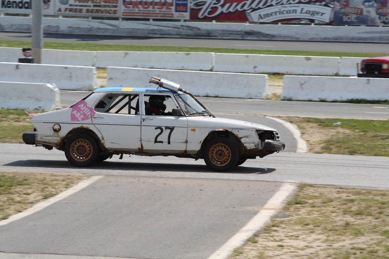 Illustration for article titled The 24 Hours Of LeMons New England 2009 Über Gallery, Part 2